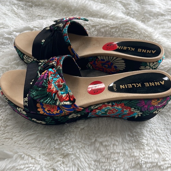NWT Anne Klein Sandles - Picture 4 of 6